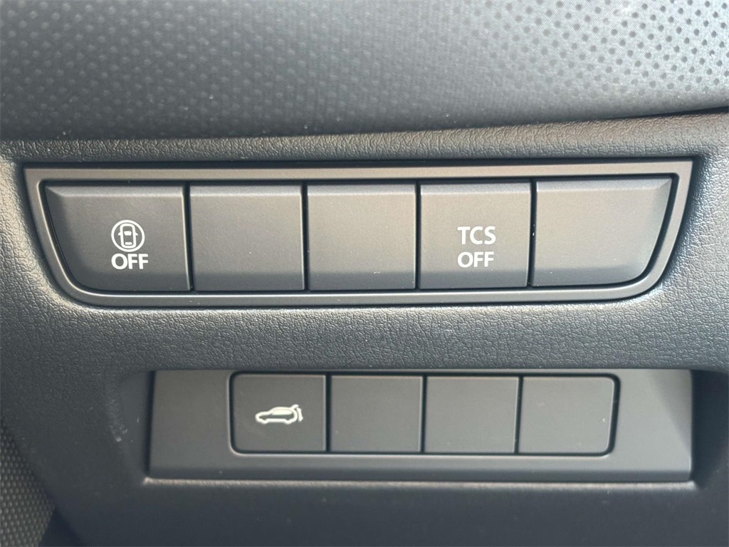 Vehicle image 14 of 32