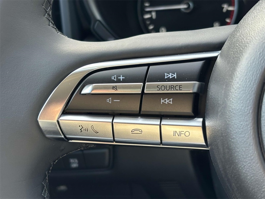 Vehicle image 15 of 32