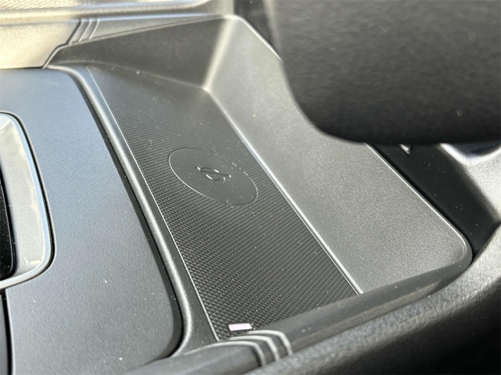 Vehicle image 23 of 32