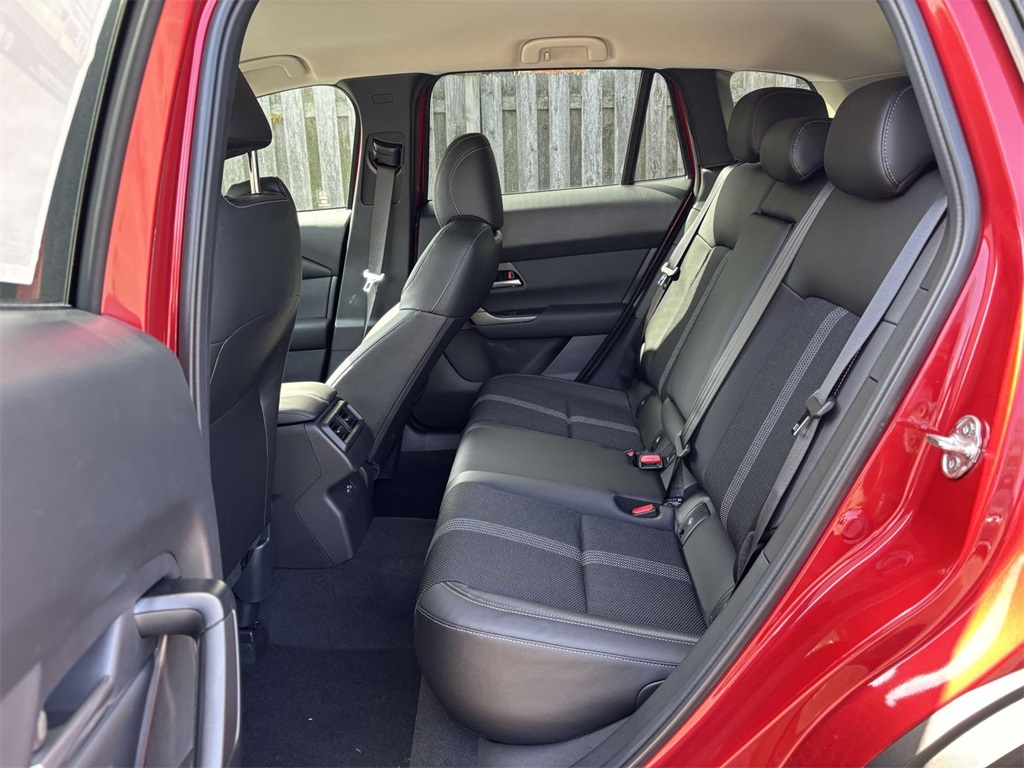 Vehicle image 25 of 32