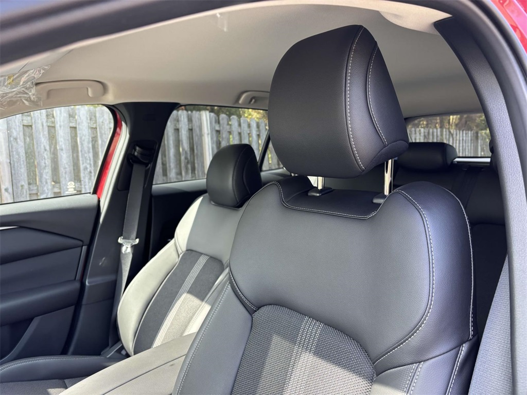 Vehicle image 10 of 32
