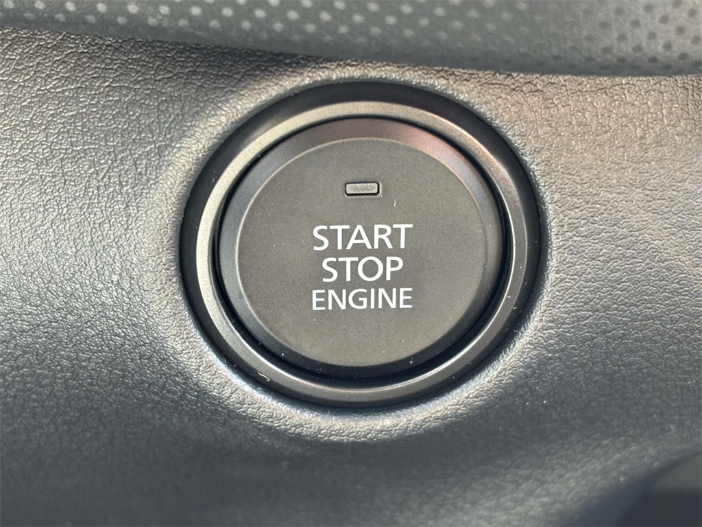 Vehicle image 17 of 32