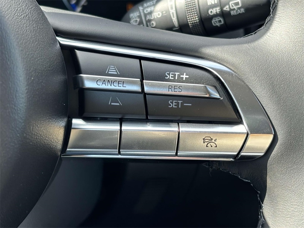 Vehicle image 16 of 32