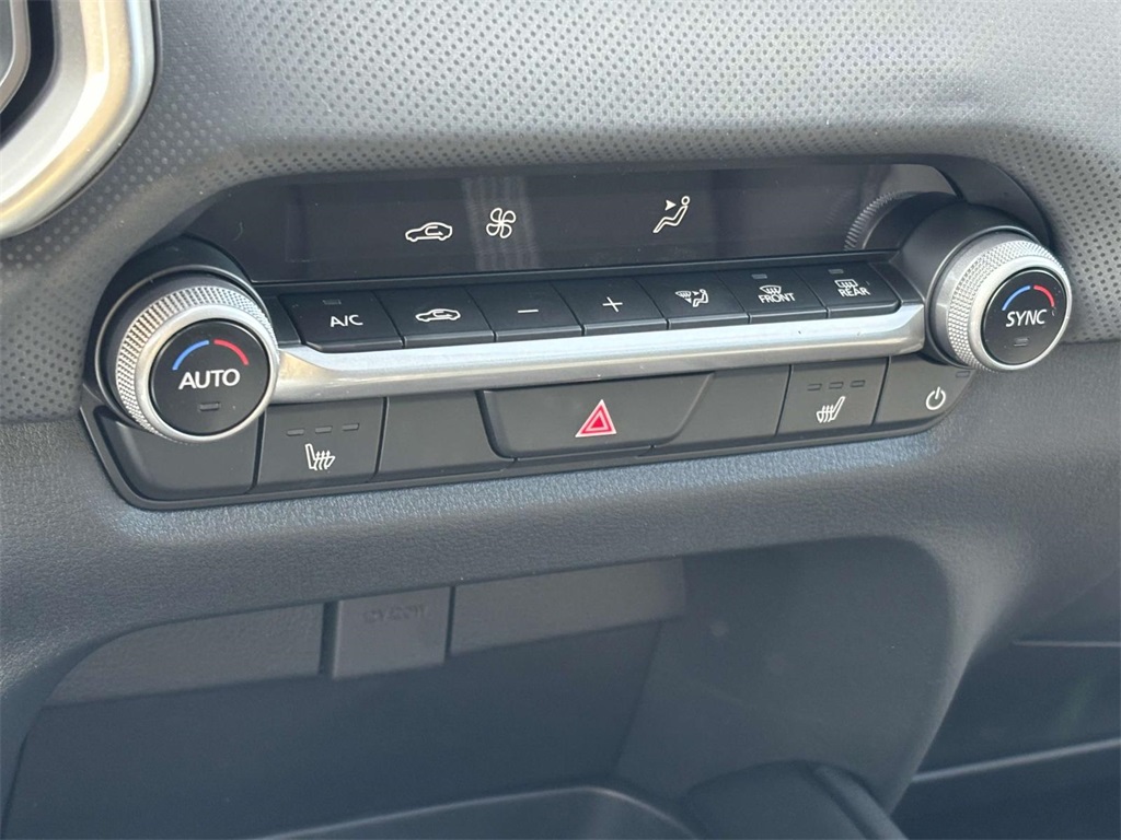 Vehicle image 20 of 32