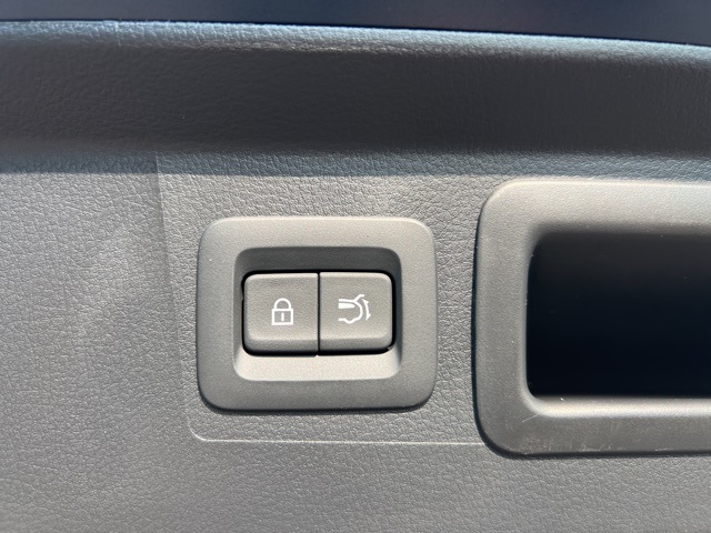2025 Mazda CX-50 2.5 S Preferred Package Image 31 of 35