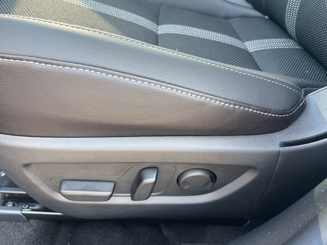 2025 Mazda CX-50 2.5 S Preferred Package Image 32 of 35