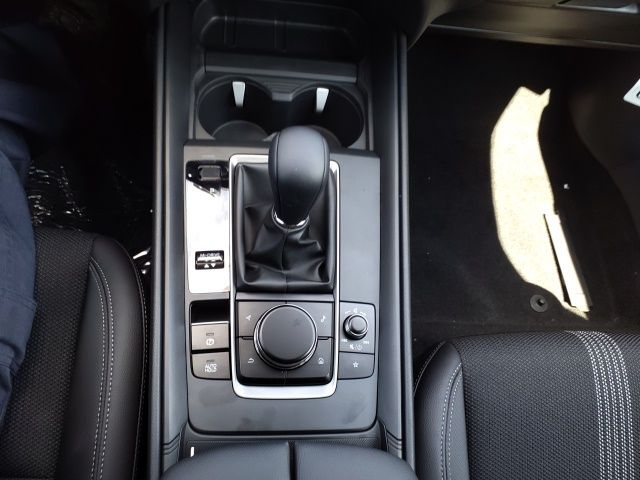 Vehicle image 14 of 22