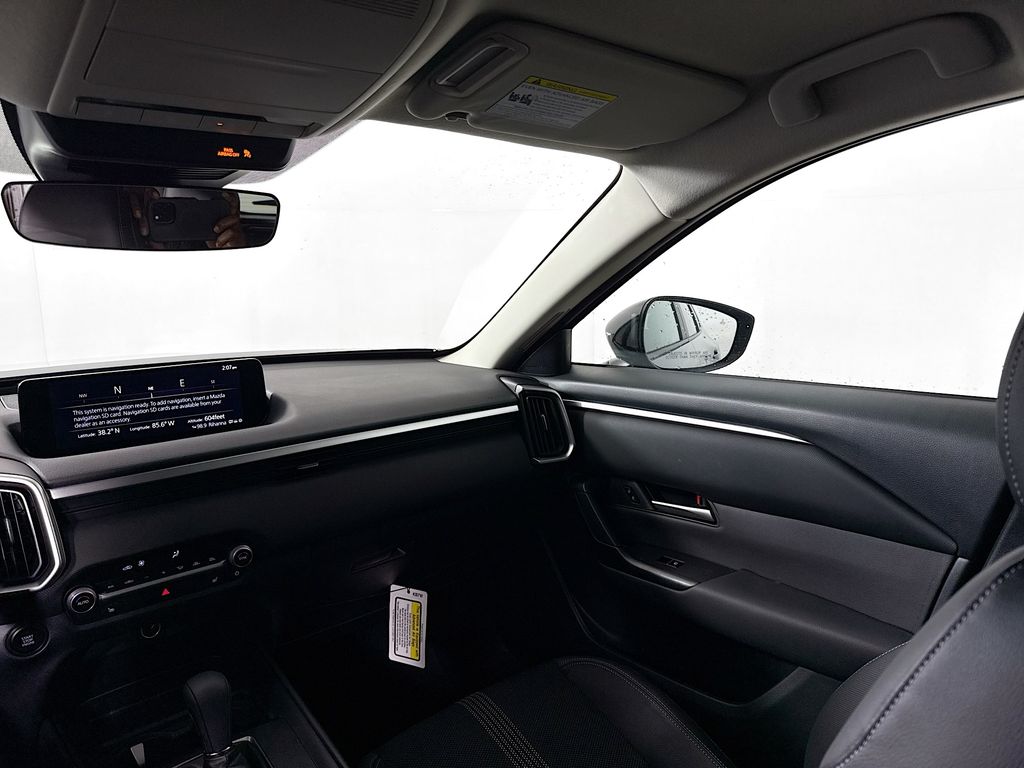 Vehicle image 23 of 32