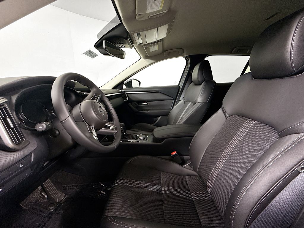 Vehicle image 21 of 32