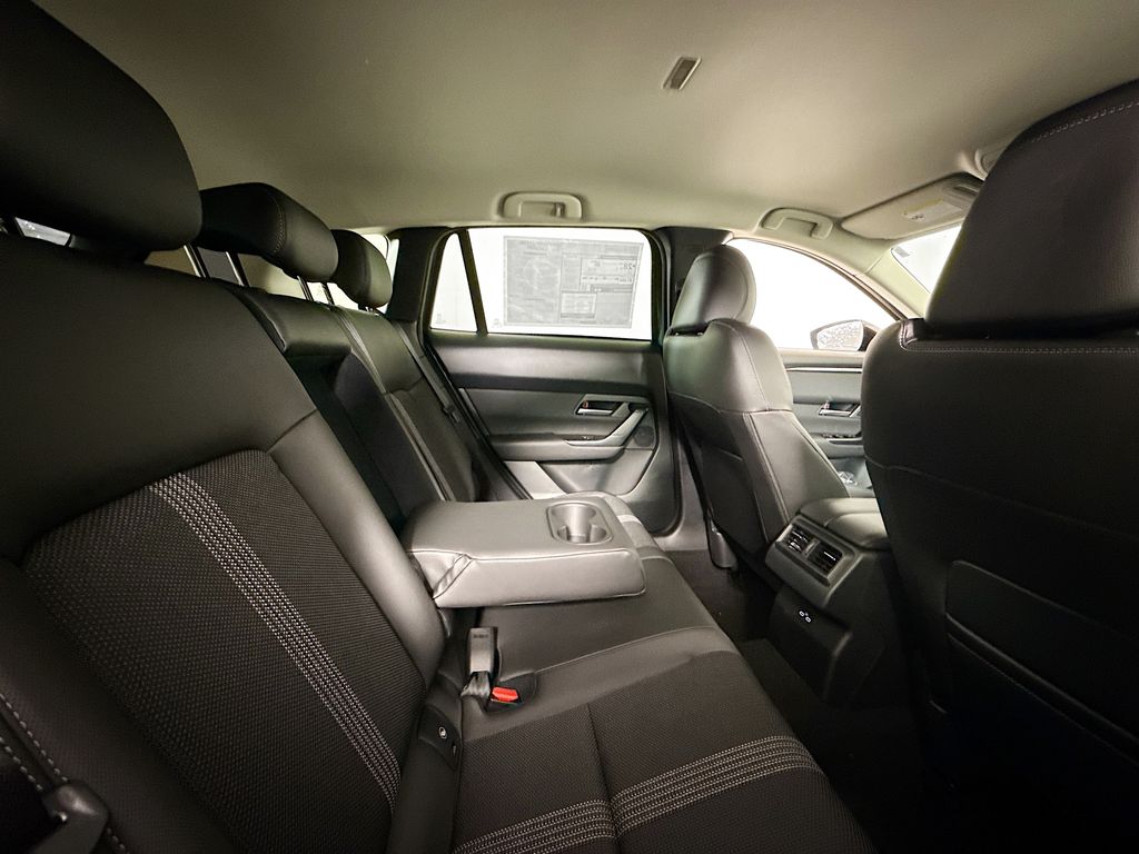 Vehicle image 27 of 32