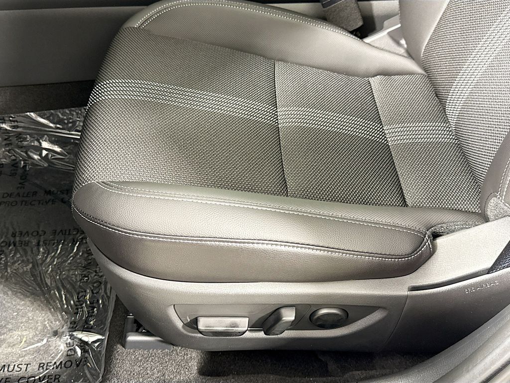 Vehicle image 19 of 32