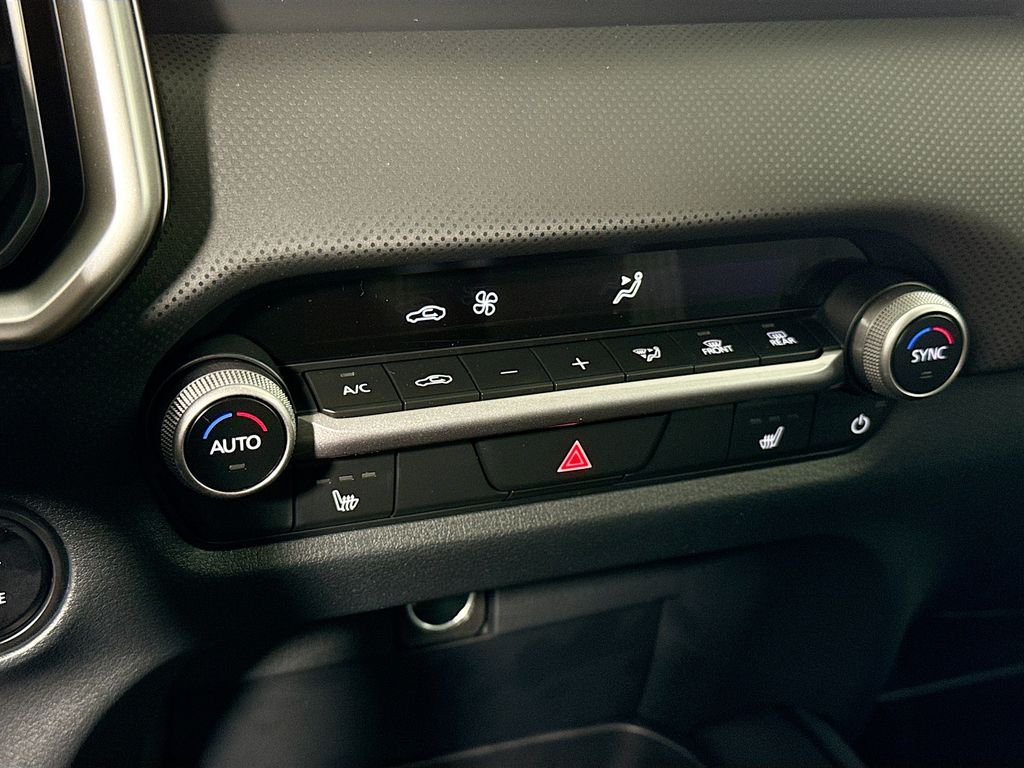 Vehicle image 16 of 32