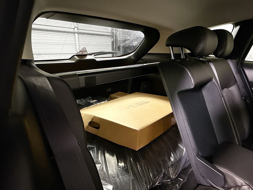 Vehicle image 26 of 32