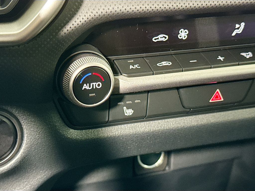Vehicle image 20 of 32