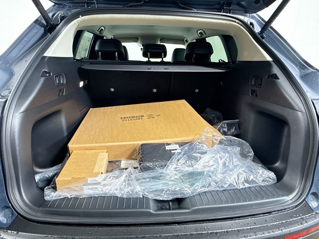 Vehicle image 25 of 32
