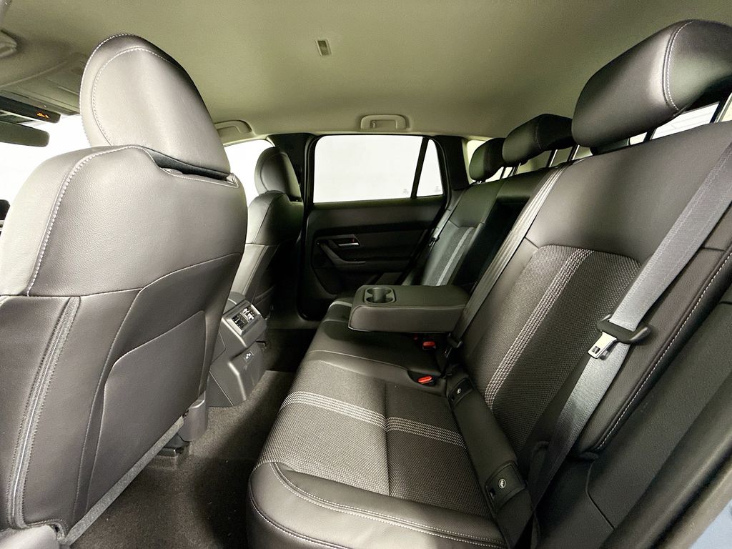 Vehicle image 24 of 32