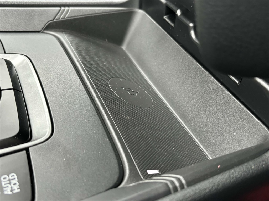 Vehicle image 23 of 32