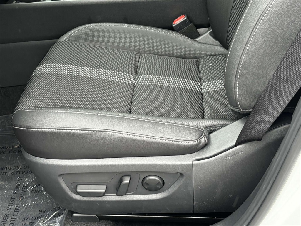 Vehicle image 9 of 32