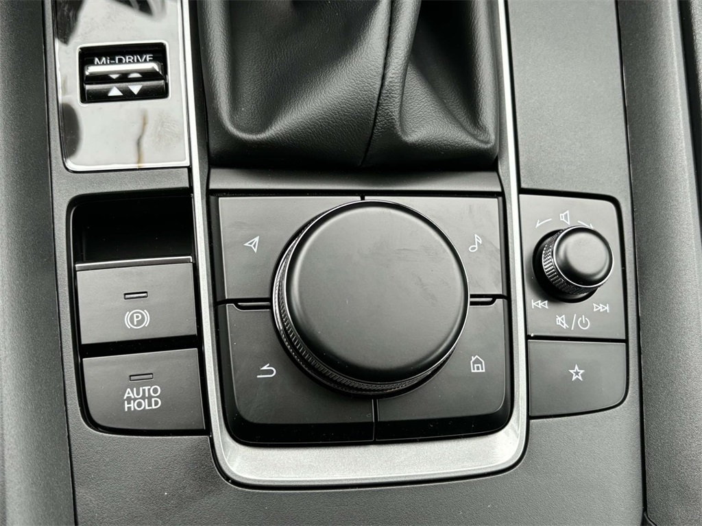 Vehicle image 22 of 32