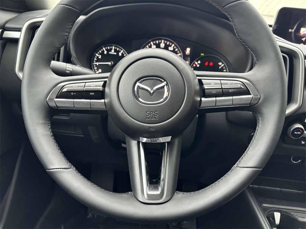 Vehicle image 28 of 32