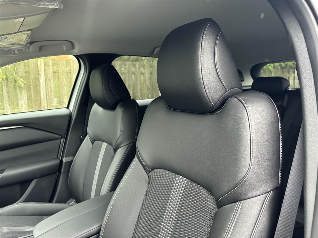 Vehicle image 10 of 32