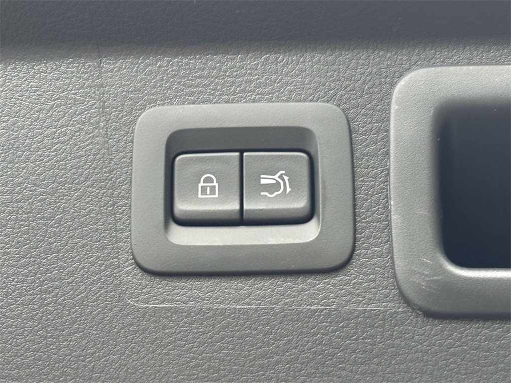 Vehicle image 31 of 32