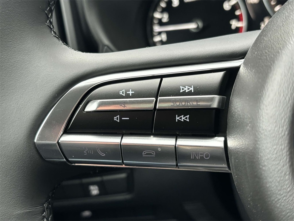 Vehicle image 15 of 32