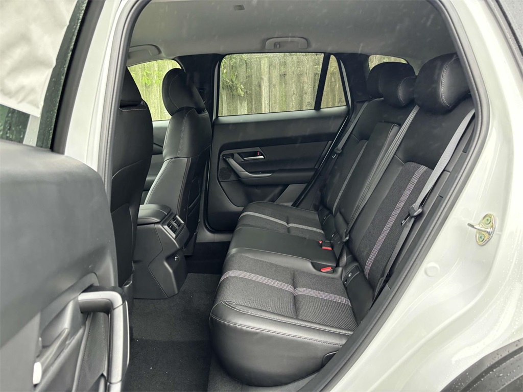 Vehicle image 25 of 32
