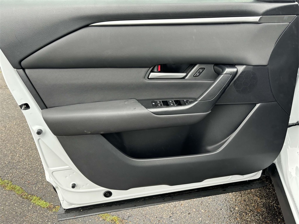 Vehicle image 12 of 32