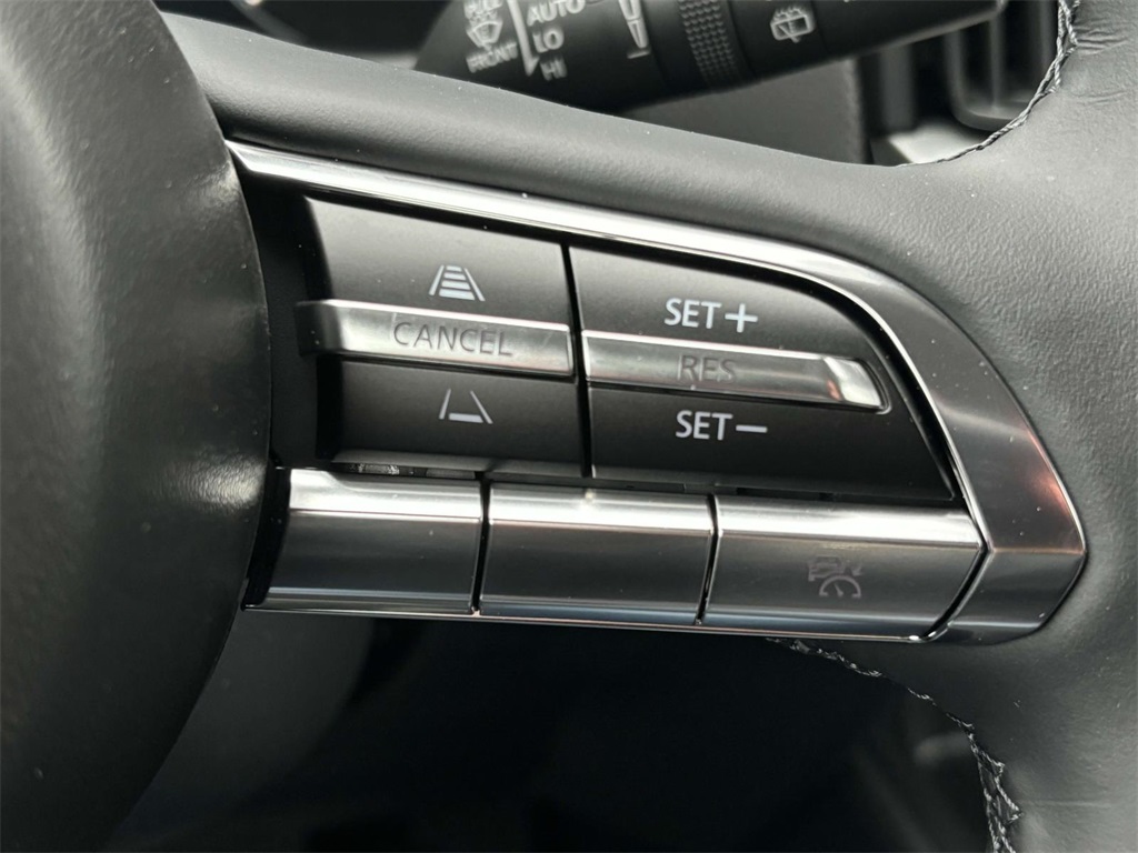 Vehicle image 16 of 32