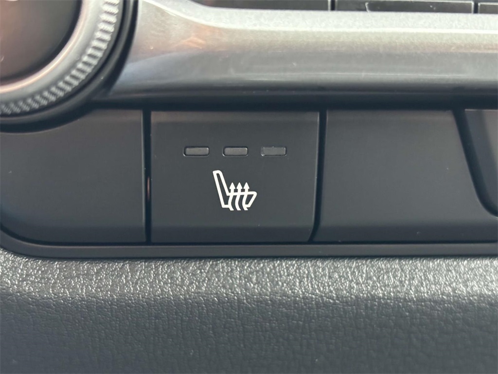 Vehicle image 21 of 32