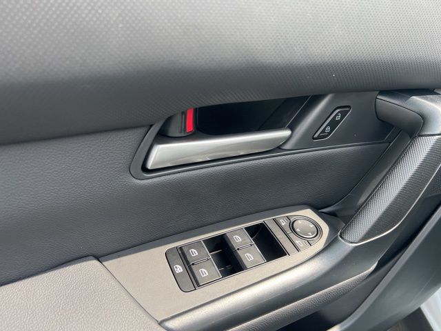 2025 Mazda CX-50 2.5 S Preferred Package Image 39 of 45