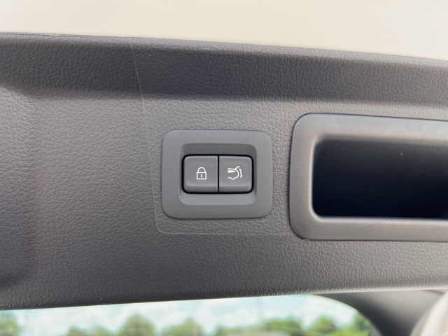 2025 Mazda CX-50 2.5 S Preferred Package Image 31 of 37