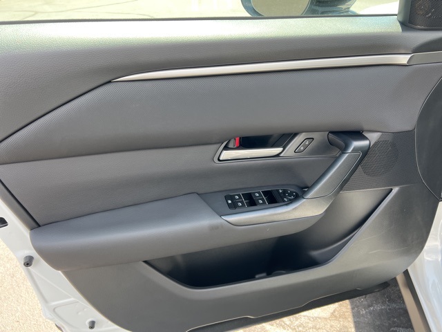 2025 Mazda CX-50 2.5 S Preferred Package Image 26 of 37