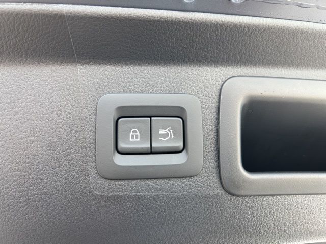 2025 Mazda CX-50 2.5 S Preferred Package Image 48 of 60