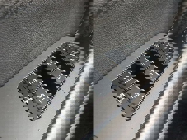 Vehicle image 23 of 27