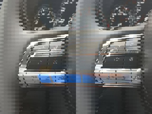 Vehicle image 16 of 27