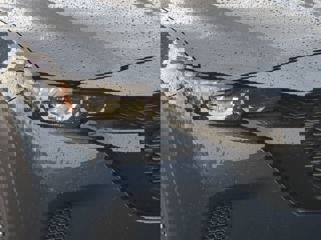 Vehicle image 21 of 27
