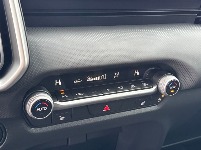 2025 Mazda CX-50 2.5 S Preferred Package Image 24 of 25