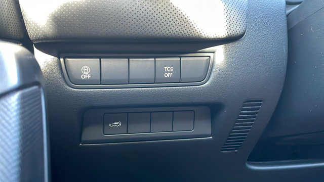 Vehicle image 26 of 40