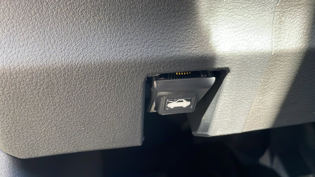 Vehicle image 27 of 40
