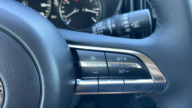 Vehicle image 21 of 40