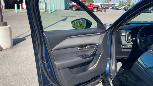 Vehicle image 29 of 40