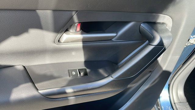 Vehicle image 37 of 40