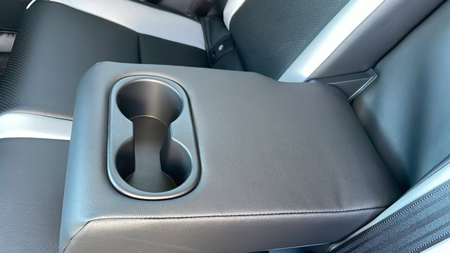 Vehicle image 34 of 40
