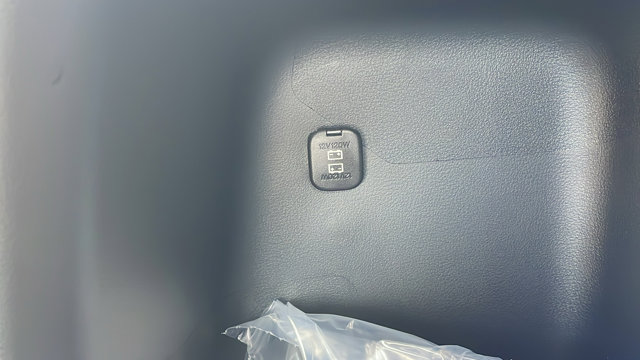 Vehicle image 27 of 38