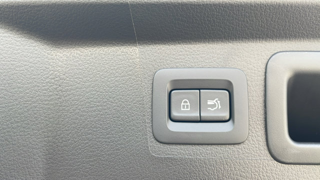 Vehicle image 21 of 38