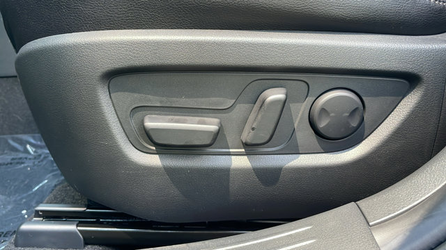 Vehicle image 33 of 38