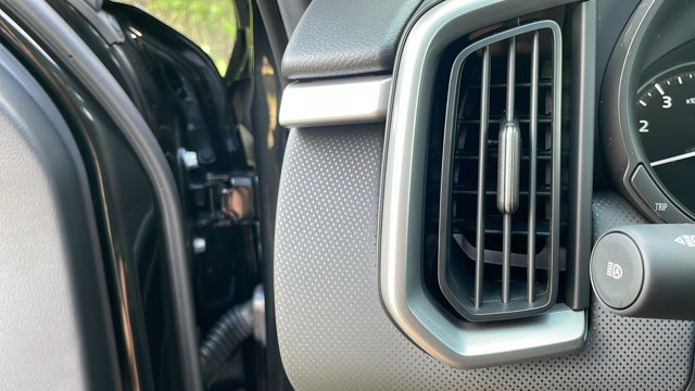 Vehicle image 25 of 38