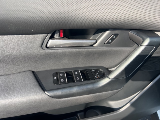 2025 Mazda CX-50 2.5 S Preferred Package Image 30 of 39
